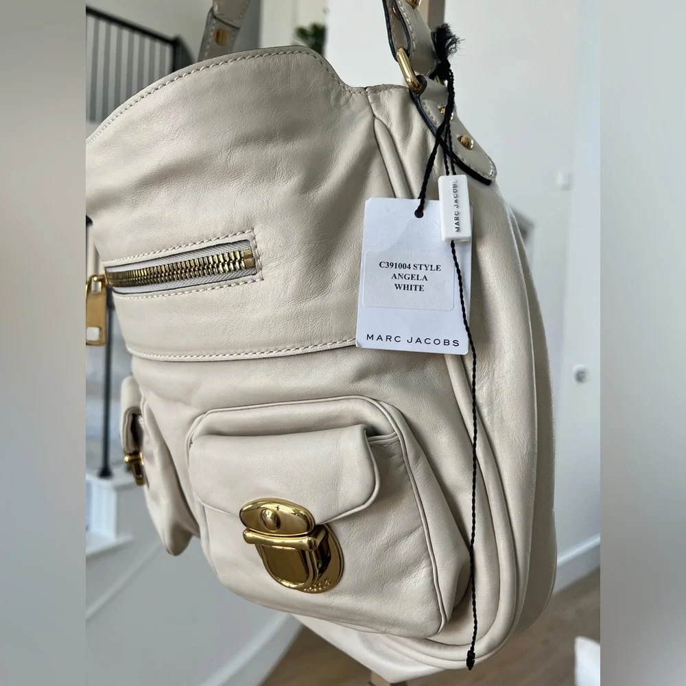 Marc Jacobs Cream Leather Shoulder Bag with Gold Hardware - Picture 5 of 9